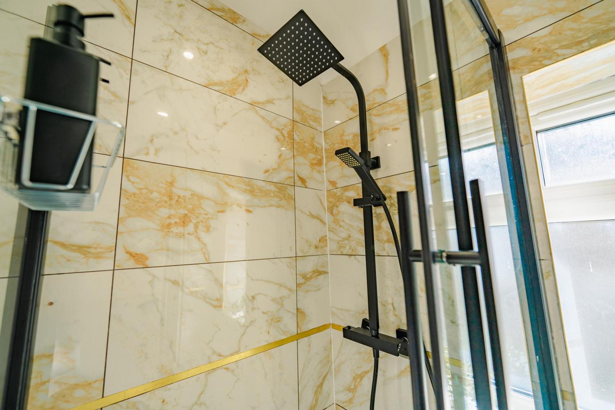 Luxury Apartments In Cardiff City Centre Room photo